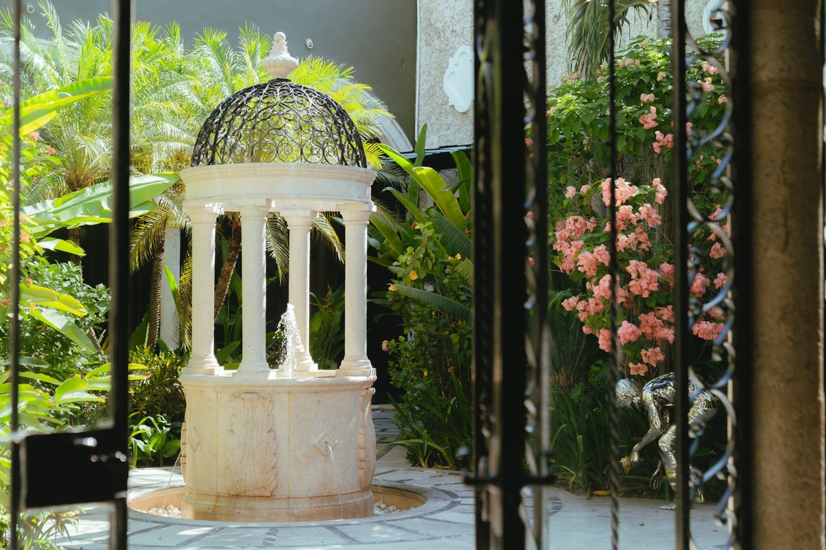Patio y fachada interior